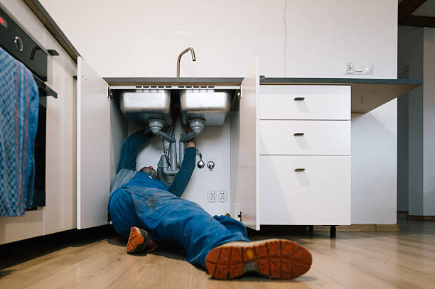 Professional Emergency Plumber technician working in Spencer, OH